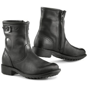 Womens motorcycle boots for short riders 